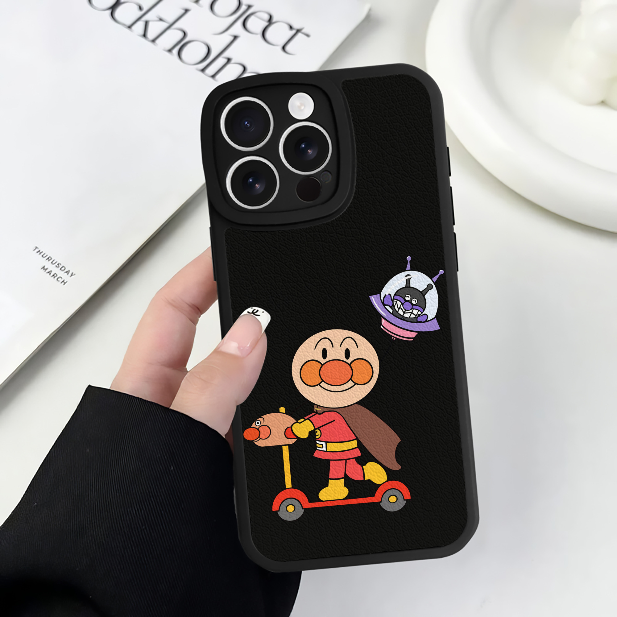 （画像用） アンパンマン Anpanman 【iPhone 16シリーズ対応】シリコンスマホケース（レザー調） 材質：シリコン